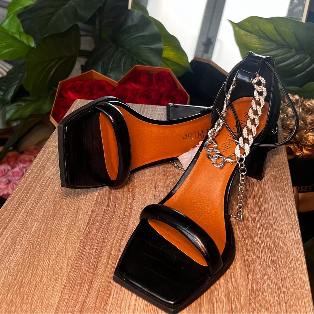 🌙NWOT BLACK OPEN TOE CHAIN ANKLE HEELS